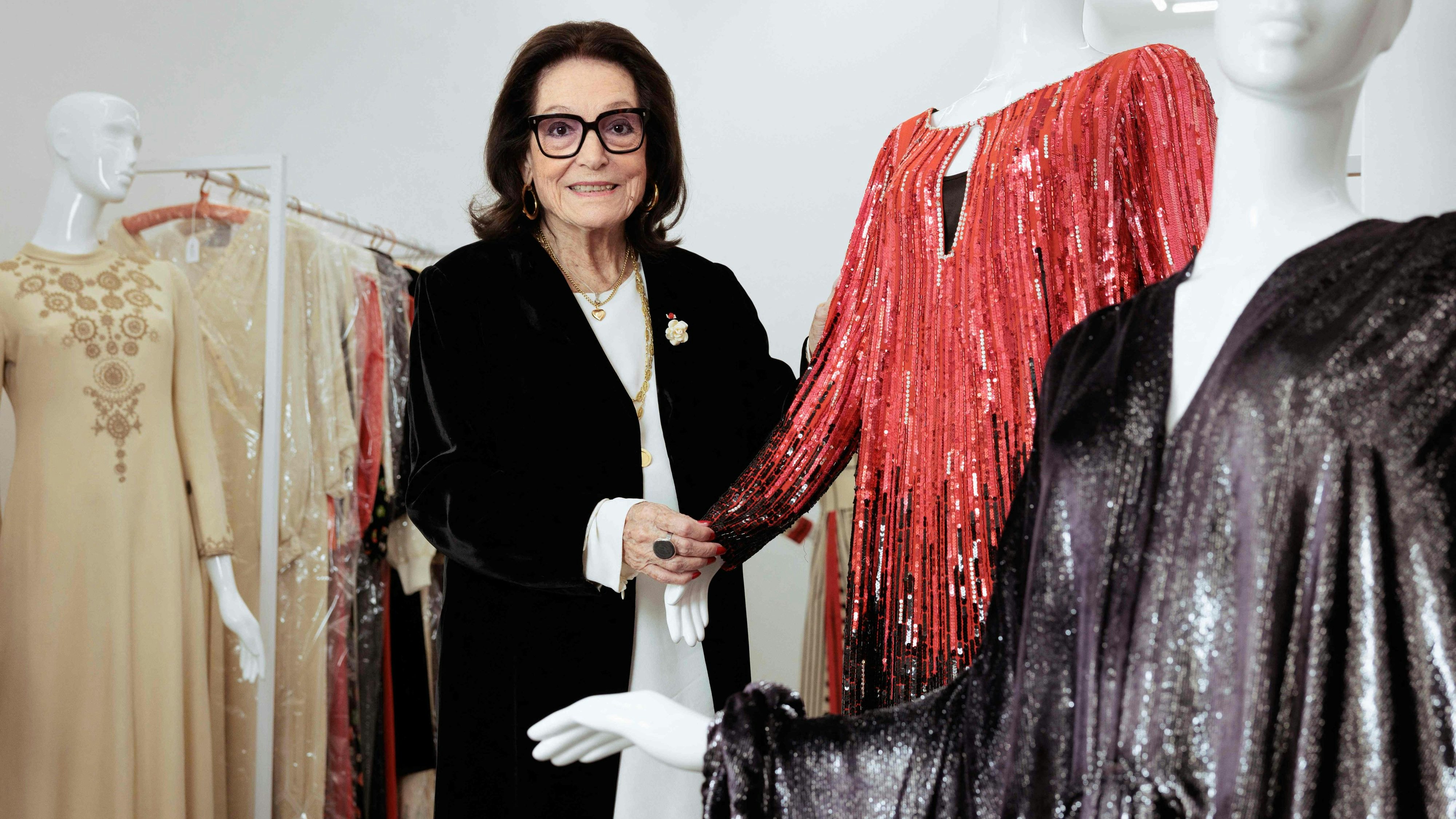 Download von www.picturedesk.com am 03.07.2023 (17:19).  Greek singer and politician Ioanna "Nana" Mouskouri poses for photographs in Paris, on June 13, 2023, among her stage dresses which will be auctioned for the benefit of the Fondation des Hopitaux on June 19, 2023. (Photo by JOEL SAGET / AFP) - 20230613_PD15757 - Rechteinfo: Rights Managed (RM) Nur für redaktionelle Nutzung! Werbliche Nutzung erfordert Freigabe: bitte schicken Sie uns eine Anfrage.