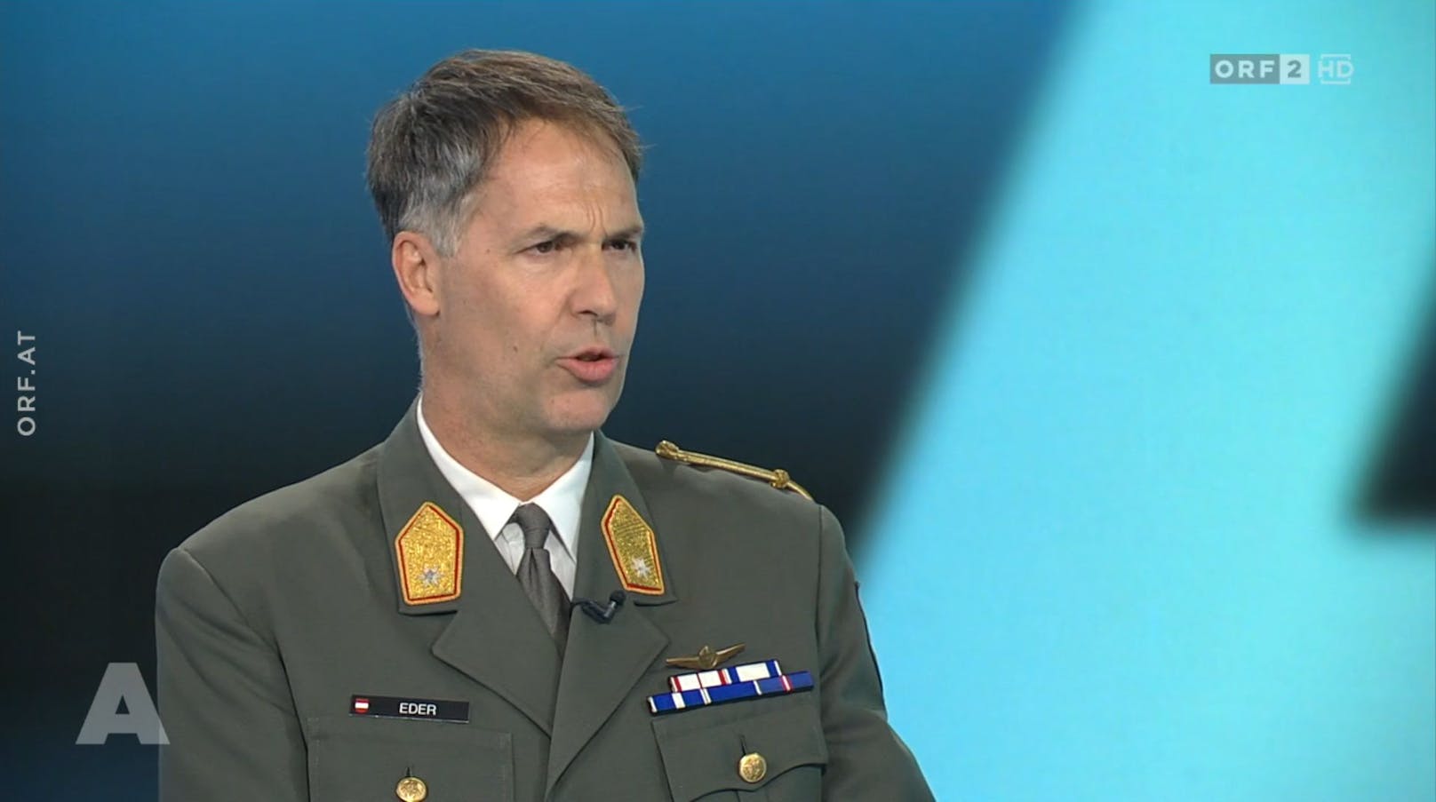 Bundesheer-Brigadier und Miltärstratege Philipp Eder erklärt im ORF die "Sky Shield" Initative.
