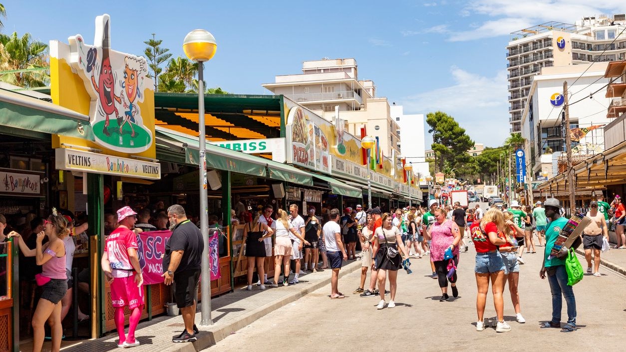 Heute.at - 750 € fürs Spucken! Neue Knallhart-Regeln auf Mallorca