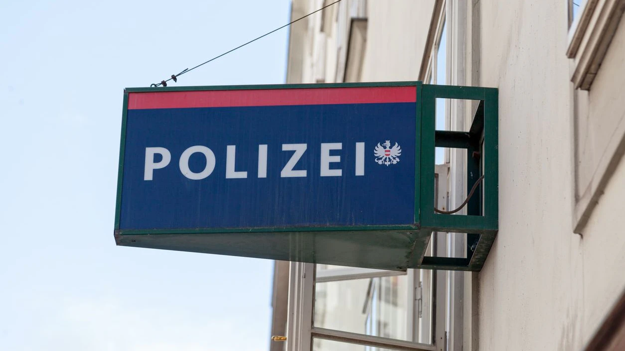 Das Opfer suchte eine Polizeiinspektion auf. Symbolbild. 