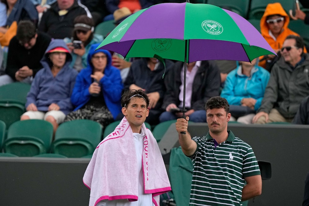Dominic Thiem im Regen.