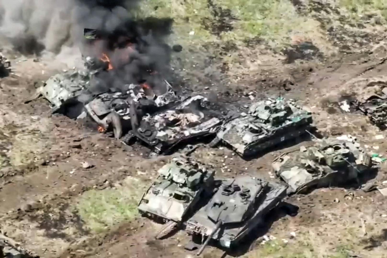 Videoaufnahmen einer russischen Heli-Crew zeigen die schweren Verluste westlicher Panzer bei einer ukrainischen Gegenoffensive bei Saporischschja. (10. Juni 2023)