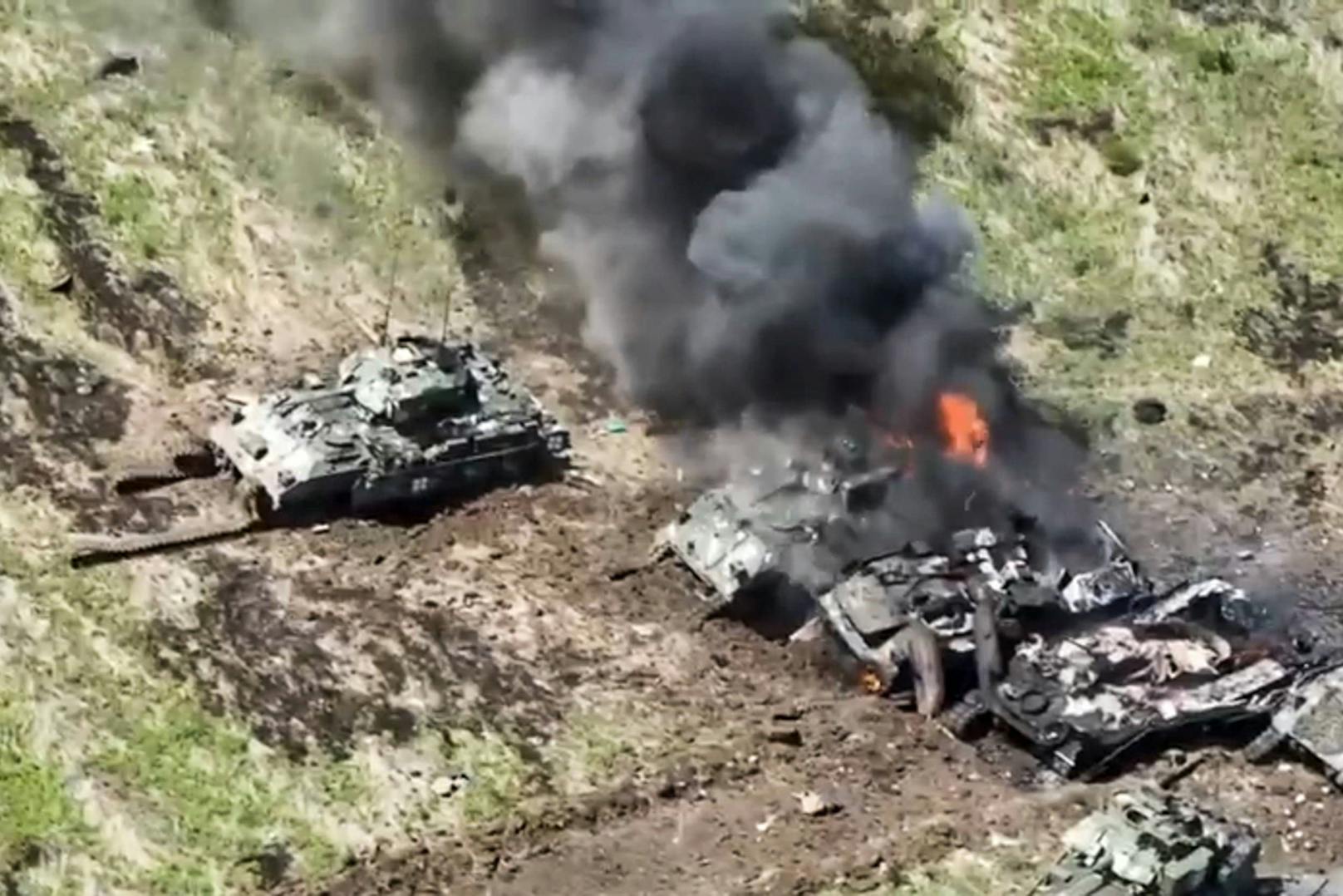 Videoaufnahmen einer russischen Heli-Crew zeigen die schweren Verluste westlicher Panzer bei einer ukrainischen Gegenoffensive bei Saporischschja. (10. Juni 2023)