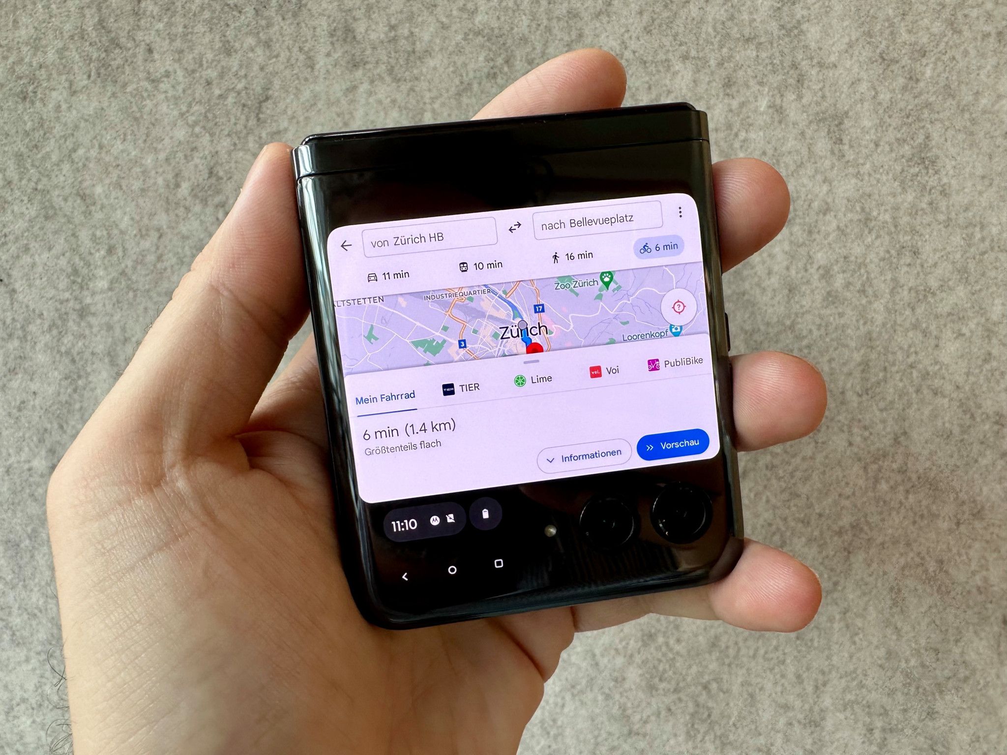 Wer findet den Weg? Das Außendisplay im Einsatz. 