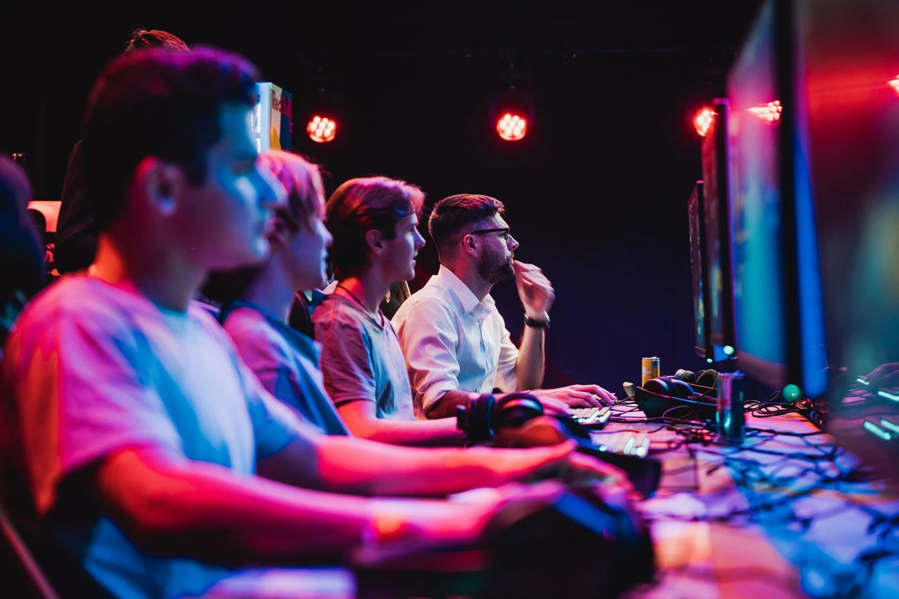 Letzte Chance gegen E-Sport Profis anzutreten.