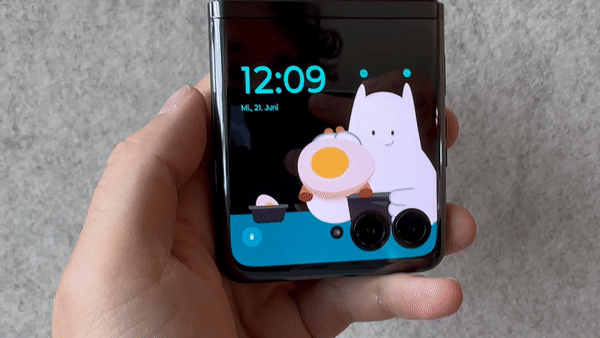 Motorola Razr 40 Ultra: Verspieltes Außendisplay beim Falthandy. 