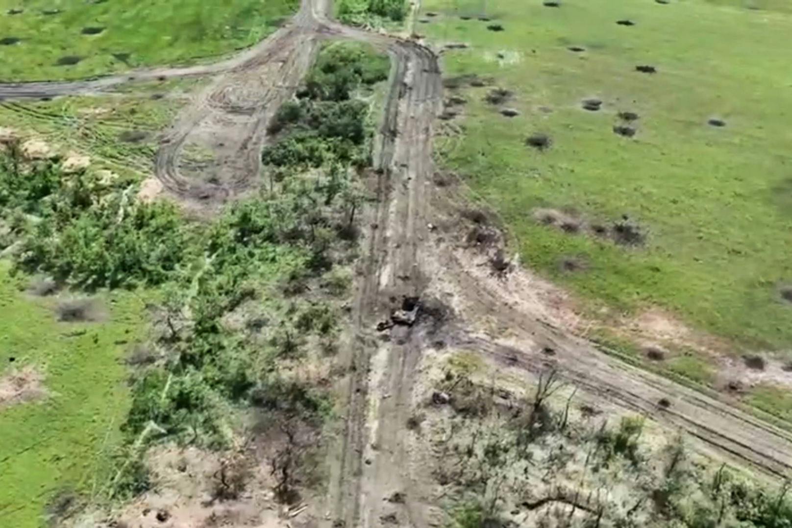 Videoaufnahmen einer russischen Heli-Crew zeigen die schweren Verluste westlicher Panzer bei einer ukrainischen Gegenoffensive bei Saporischschja. (10. Juni 2023)