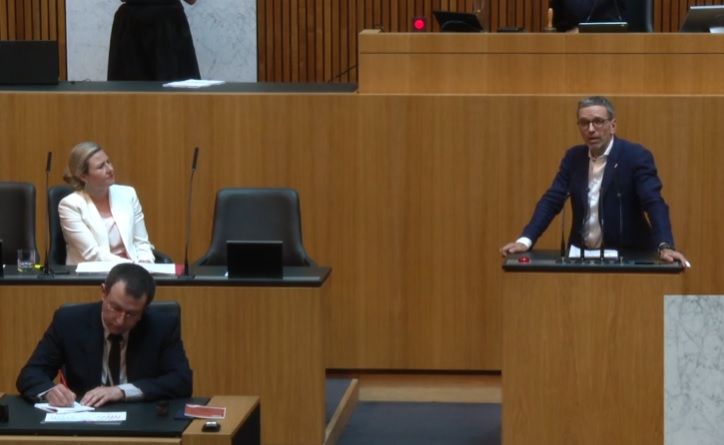 FPÖ-Chef Kickl attackierte Ministerin Raab scharf.