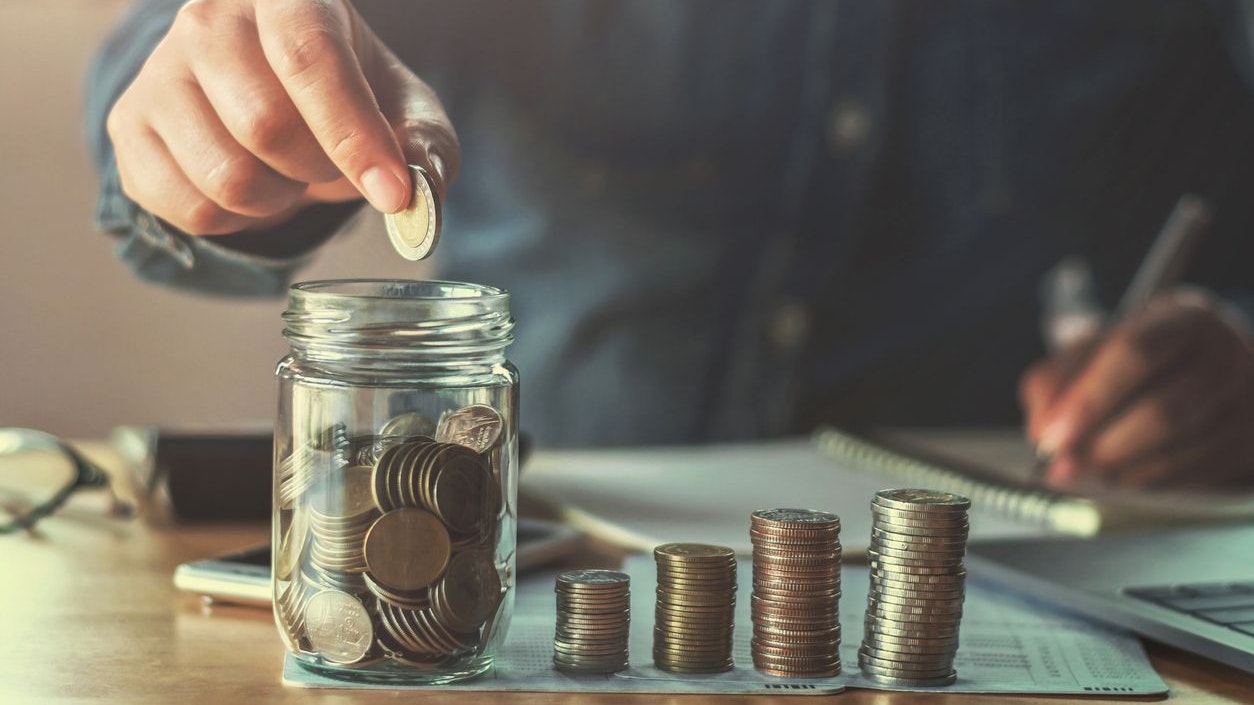 Bei der Sechs-Gläser-Methode wird das Nettoeinkommen genau auf bestimmte Töpfe verteilt.