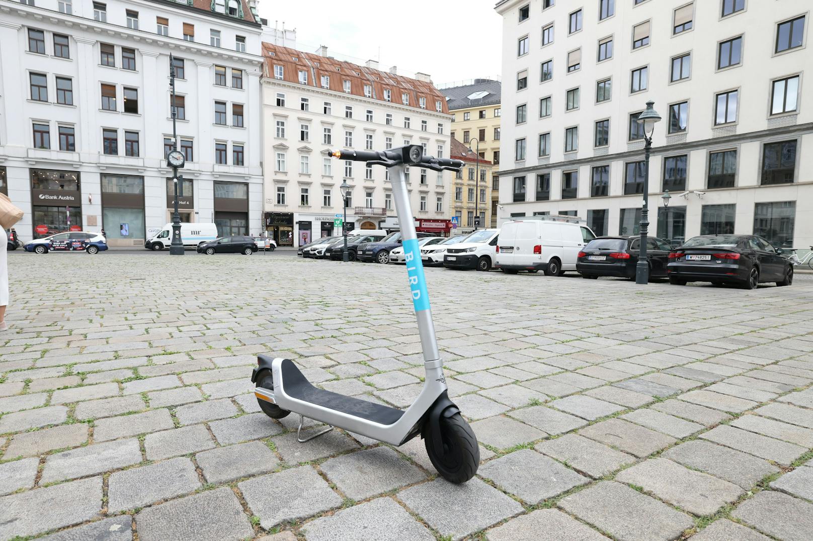 Die Scooter von Bird sind komplett selbst entwickelt. Die Luftreifen federn auch das Kopfsteinpflaster der Wiener Innenstadt ab.&nbsp;