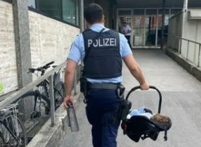 Die Polizei konnte die kleine Olha der Familie zurückgeben.