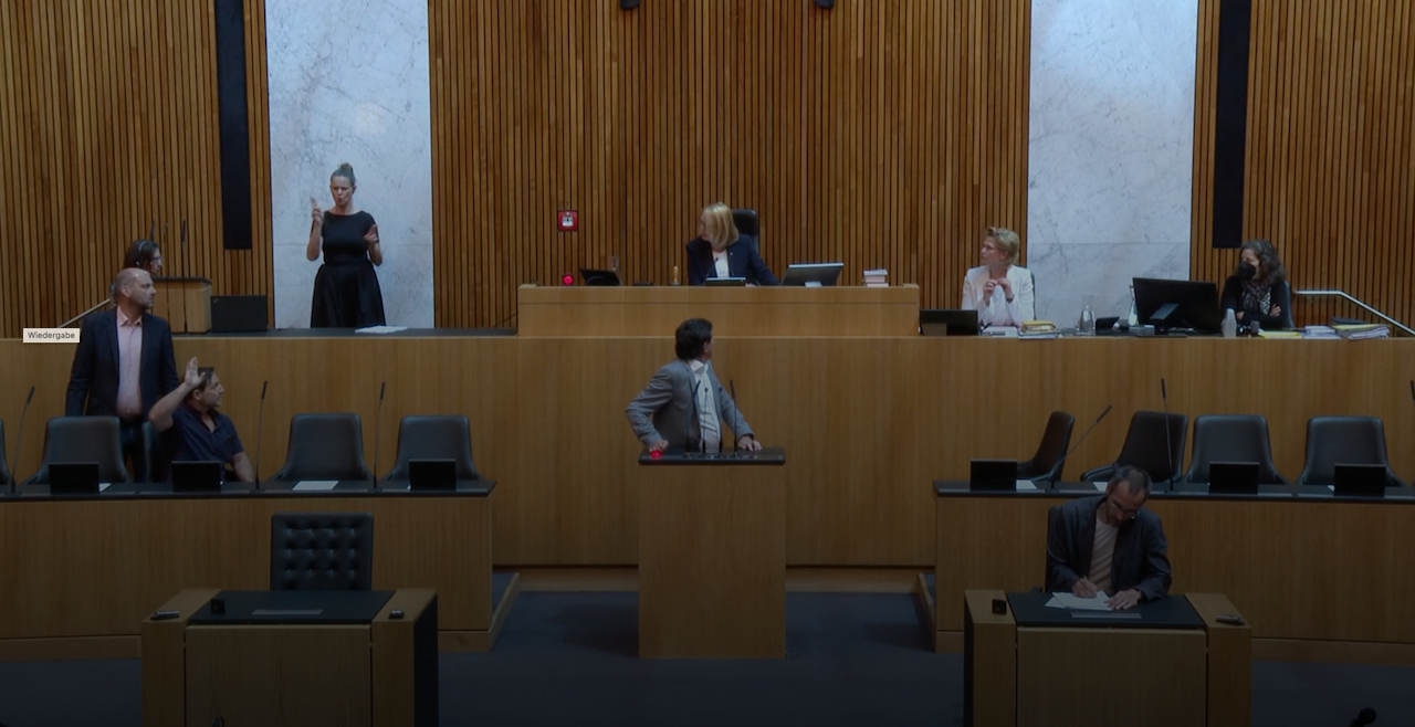 Heute.at - Parlaments-Panne: Mann stürmt auf Regierungsbank