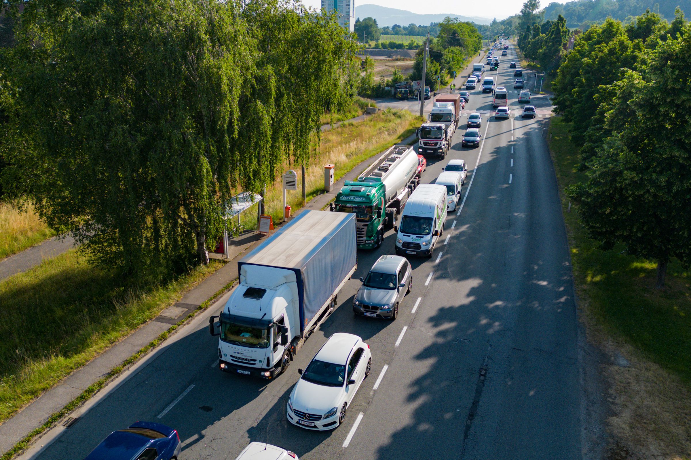 Seit der Tunnel-Sperre im Süden von Linz stauen sich sehr viele Lkw durch Ebelsberg.