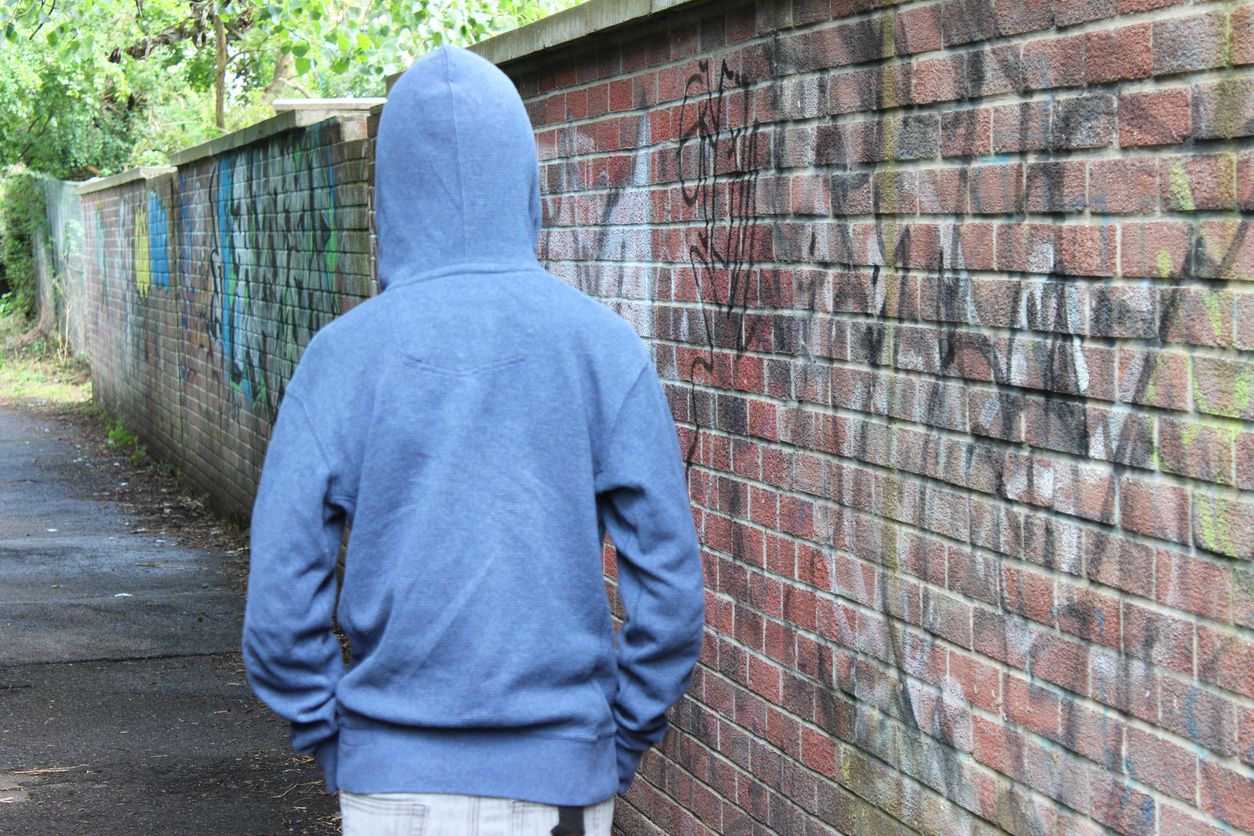 Jugendliche ohne Schulabschluss bzw. Ausbildung geraten öfter mit dem Gesetz in Konflikt. 