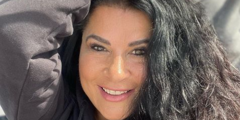 Iris Klein hat ein neues Accessoire.