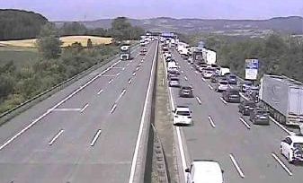 Ein brennender Lkw auf der A1 sorgte rasch für Staubildungen. Im Bild: A1 bei der Anschlussstelle Ybbs-Wieselburg, Blickrichtung Linz 