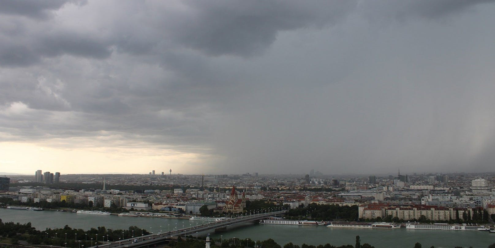 Ein Starkregen-Gewitter zog am 5. Juli 2023 genau über die Wiener Innenstadt hinweg.