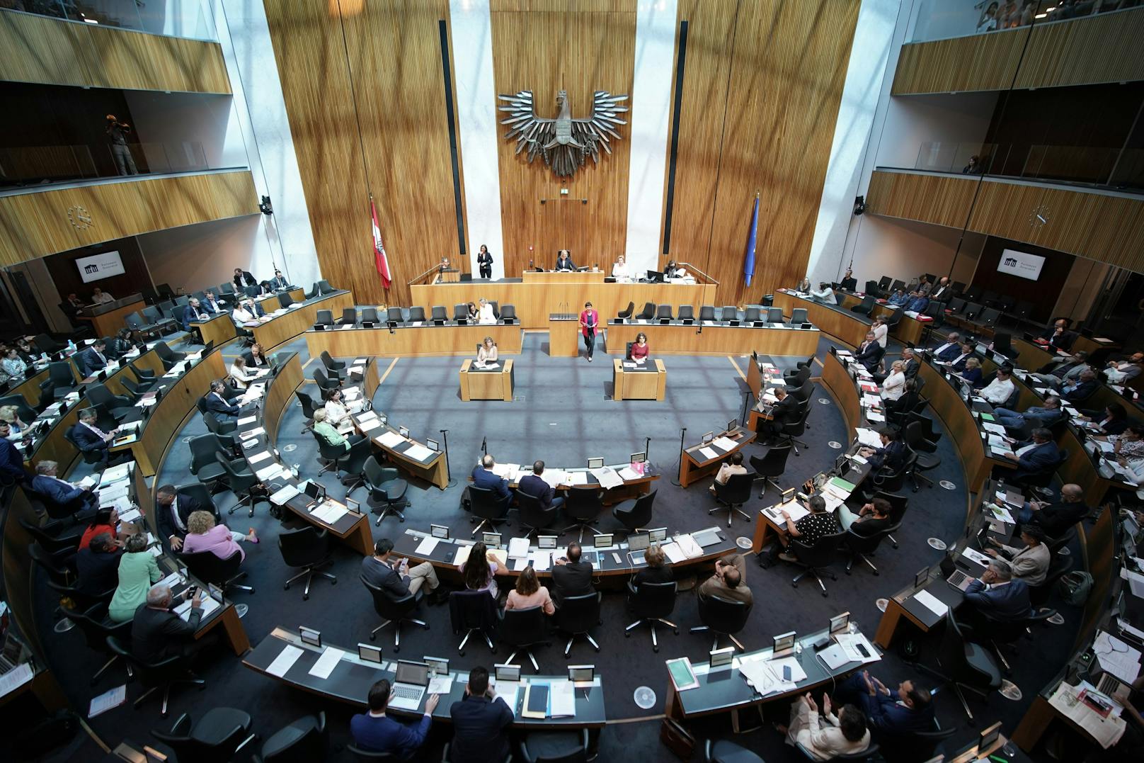 Die Abgeordneten im Nationalratssitzungssaal des Parlaments.