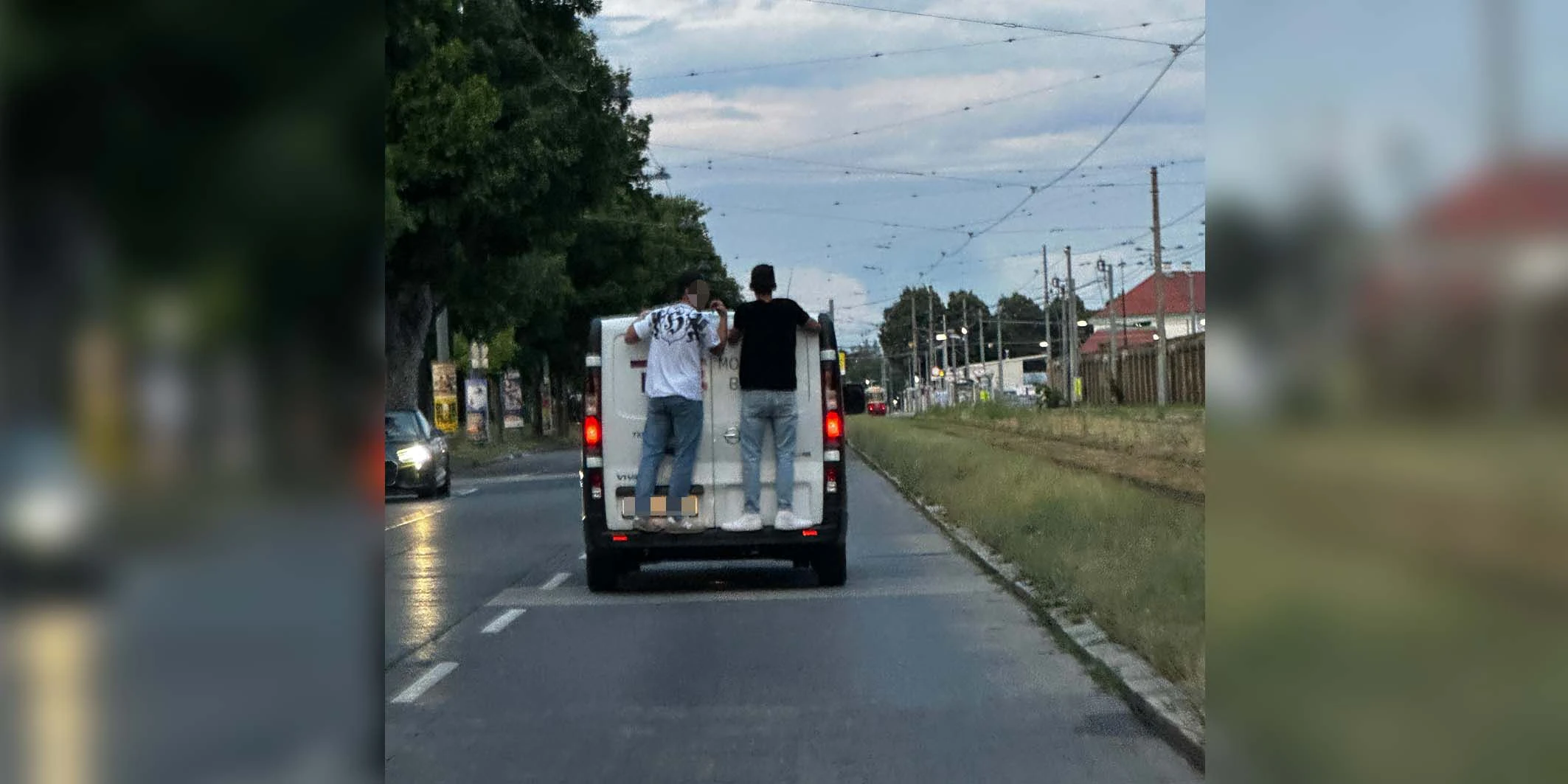 Zwei Adrenalinjunkies vollzogen Mittwochabend eine gefährliche Aktion
