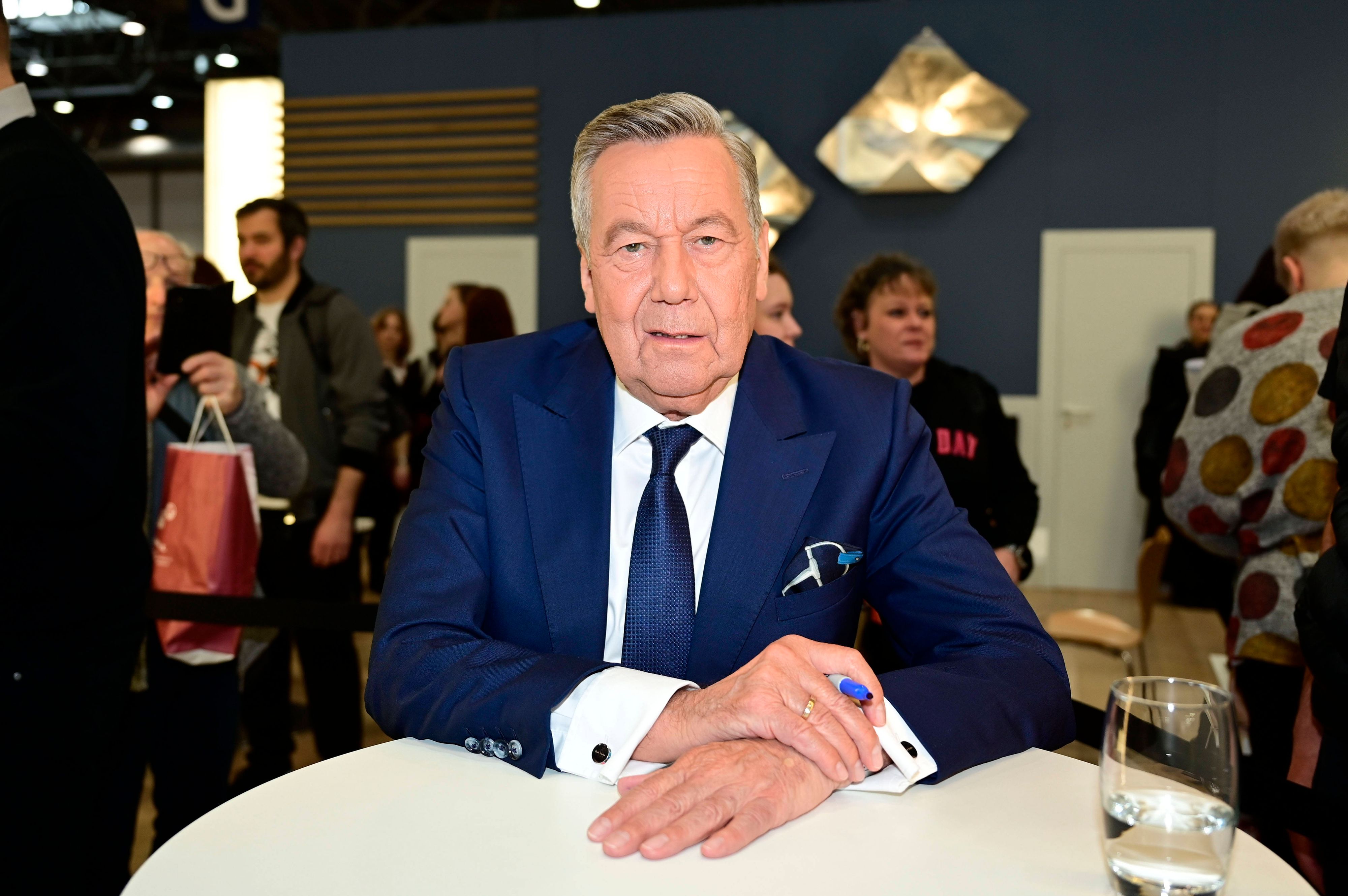 Nach einem Konzert von Schlagerstar Roland Kaiser melden sich mehrere Personen bei der Polizei.