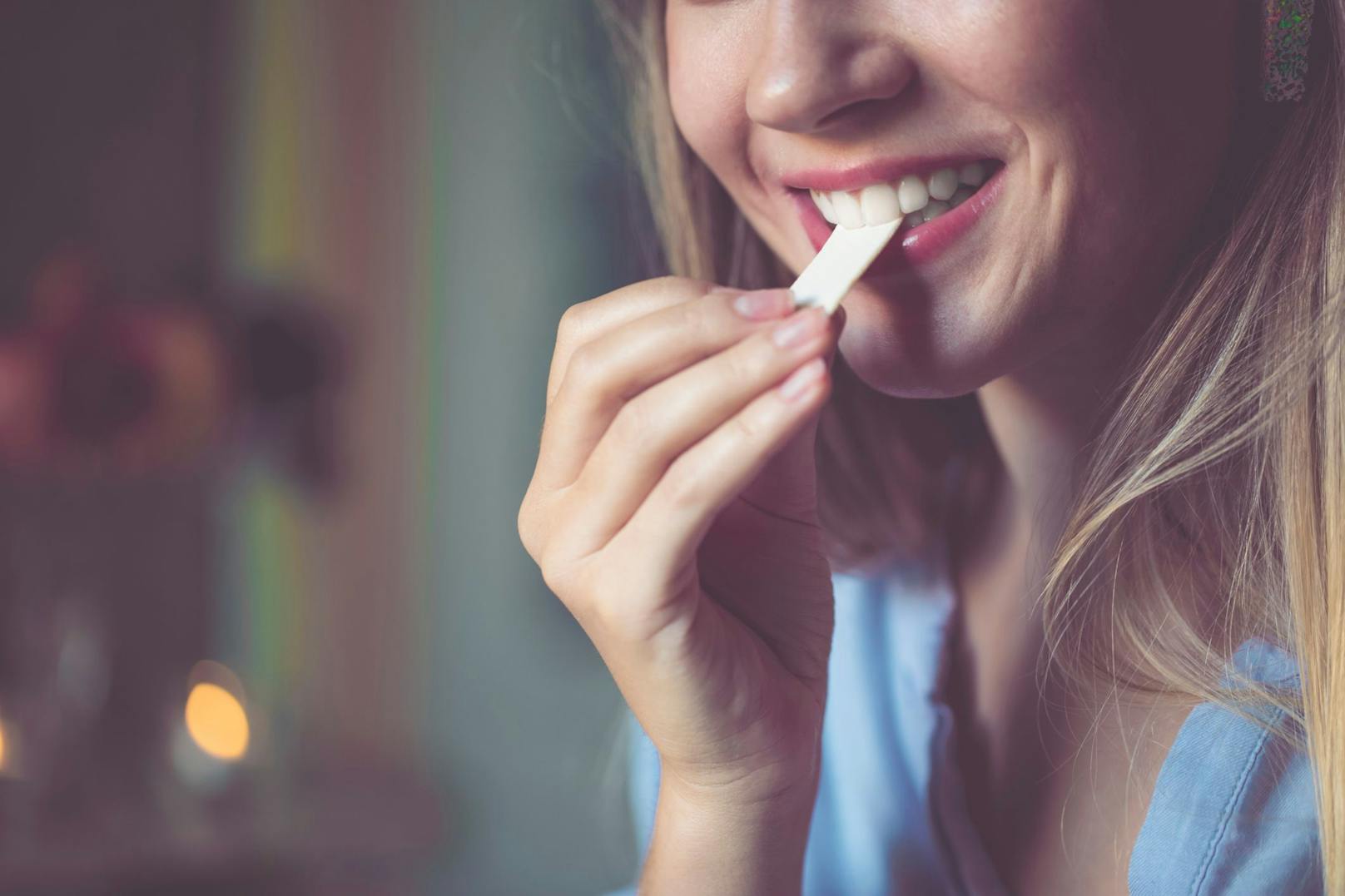 Kaugummis können eine pflegende Ergänzung für die Mund- und Zahnhygiene sein. Sie ersetzen jedoch nicht das tägliche Zähneputzen.