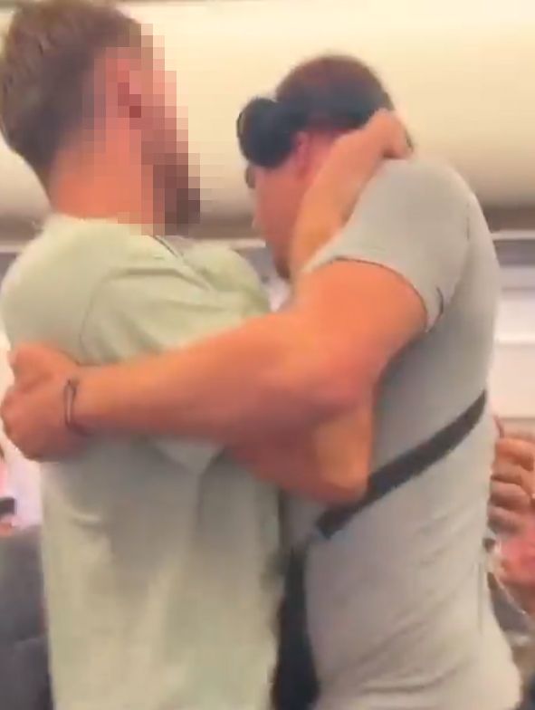 Ein Passagier einer Ryanair-Maschine rastete kurz vor dem Start in Zadar, Kroatien, komplett aus. Andere Insassen stoppten ihn.