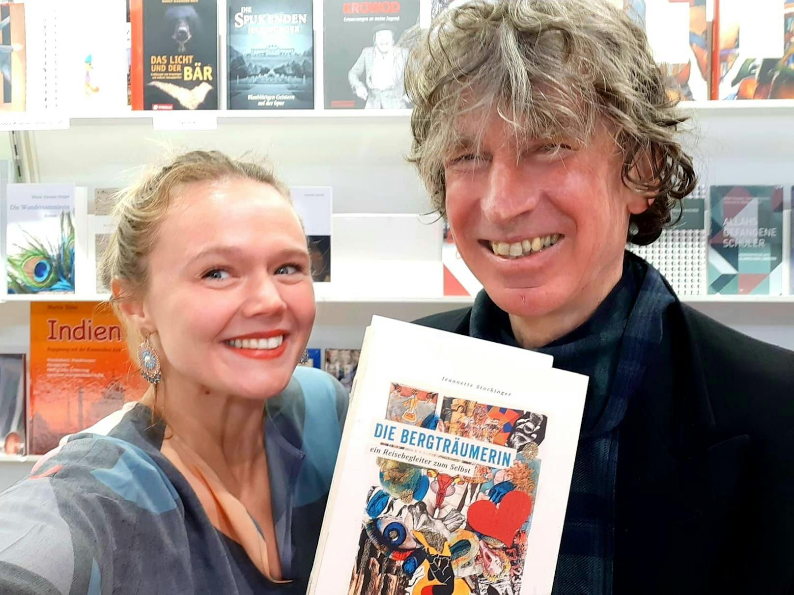 Autorin Jeannette Stockinger und Verleger Dieter Halama auf der Buchmesse Leipzig.
