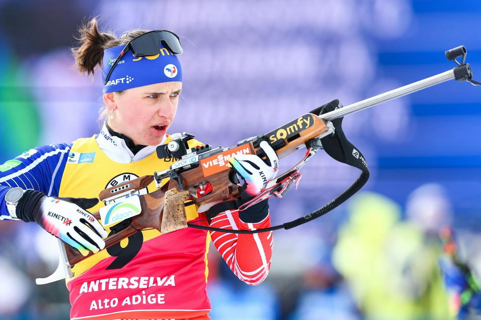 Biathlon-Star Julia Simon sieht sich mit schweren Vorwürfen konfrontiert. 