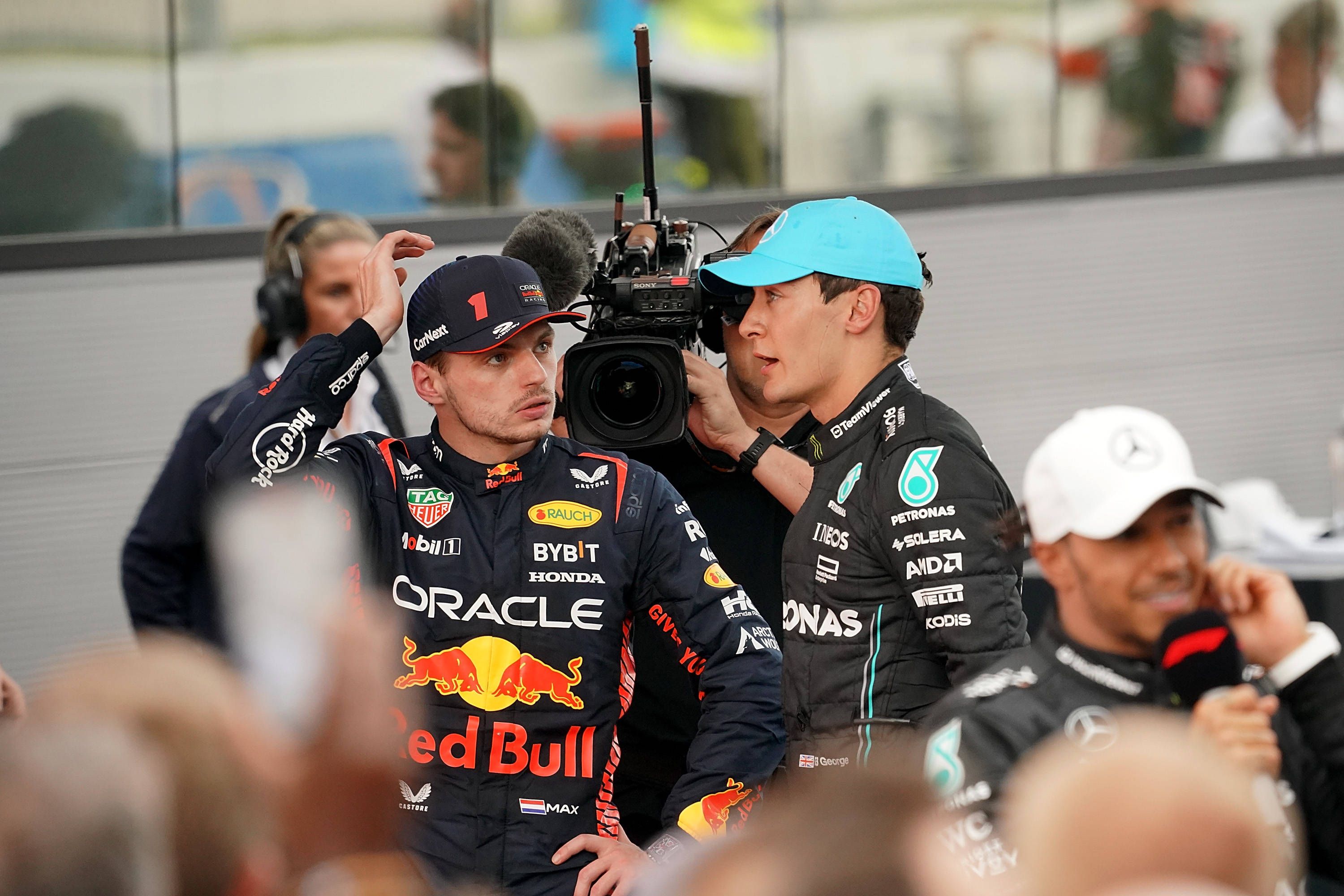 George Russell unterstellt Max Verstappen eine kuriose Verhandlungstaktik. 