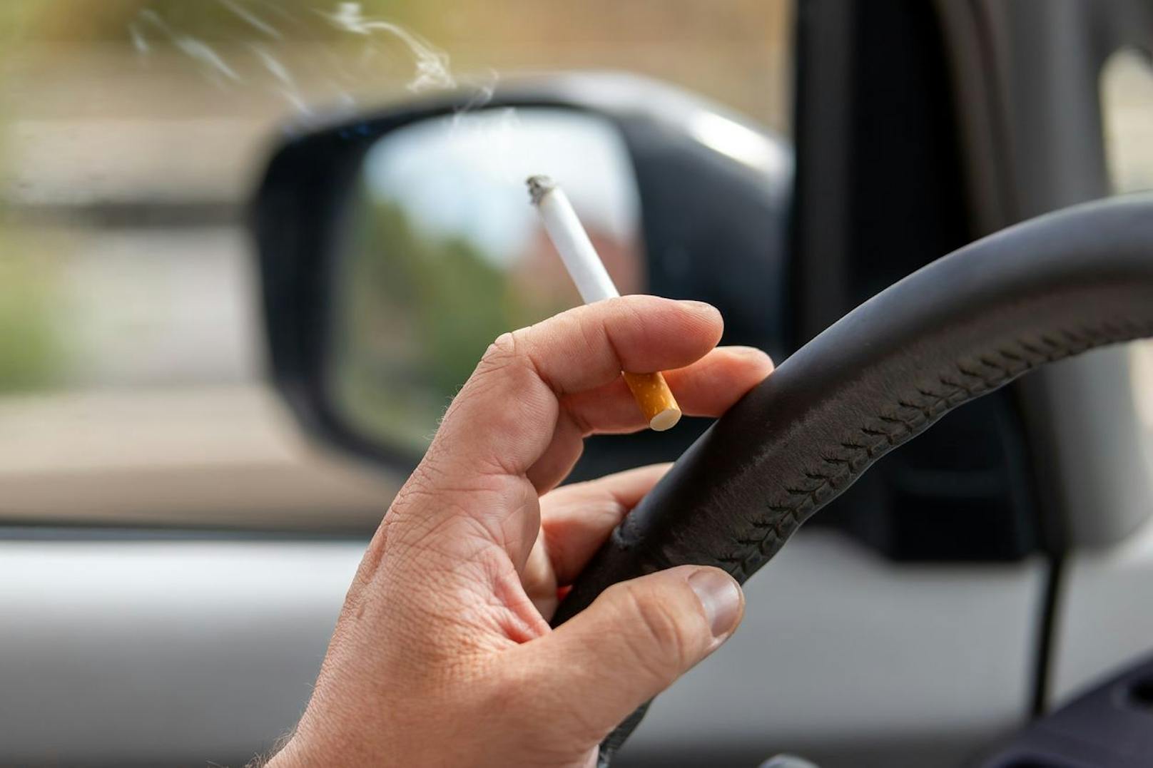 Geht es nach dem deutschen Gesundheitsminister Karl Lauterbach, wird das Rauchen im Auto unter gewissen Umständen bald verboten sein.
