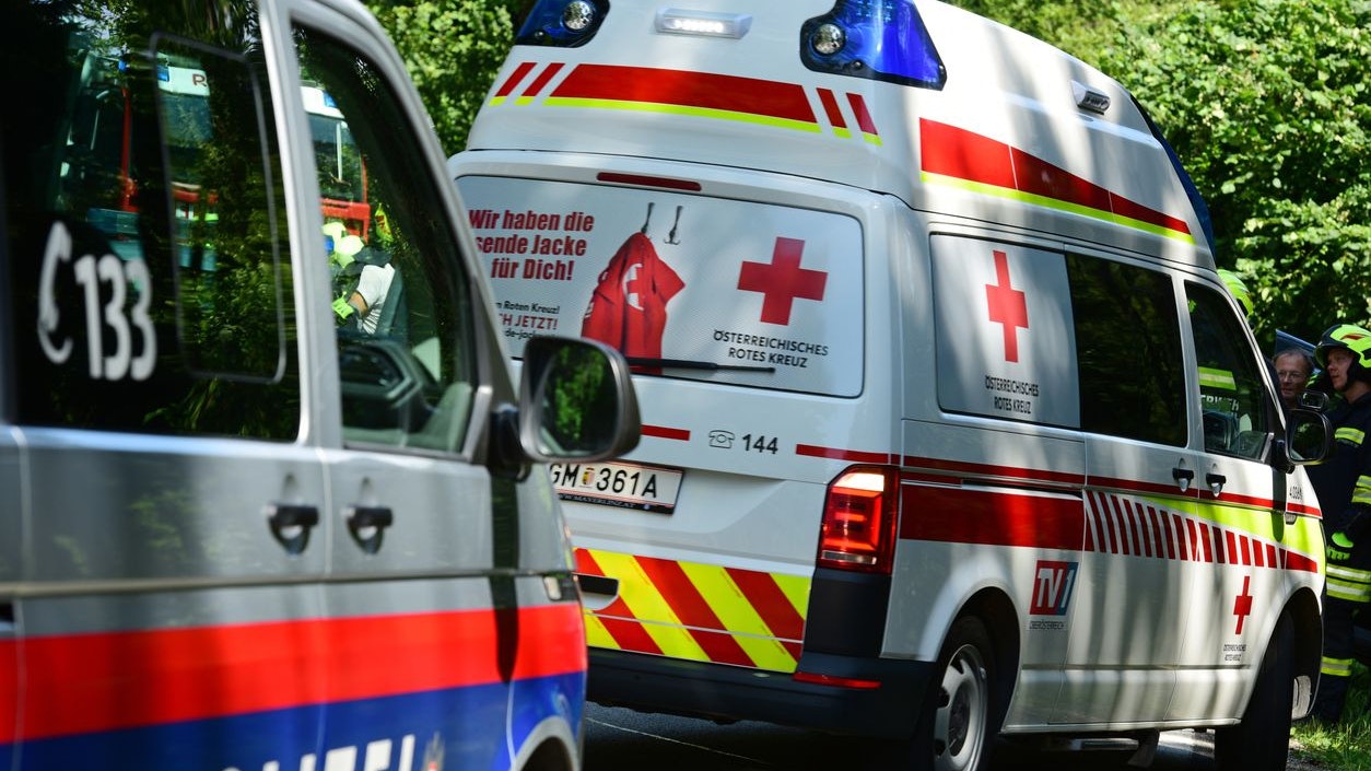 Heute.at - 29-Jähriger kracht mit Mountainbike in Leitschiene