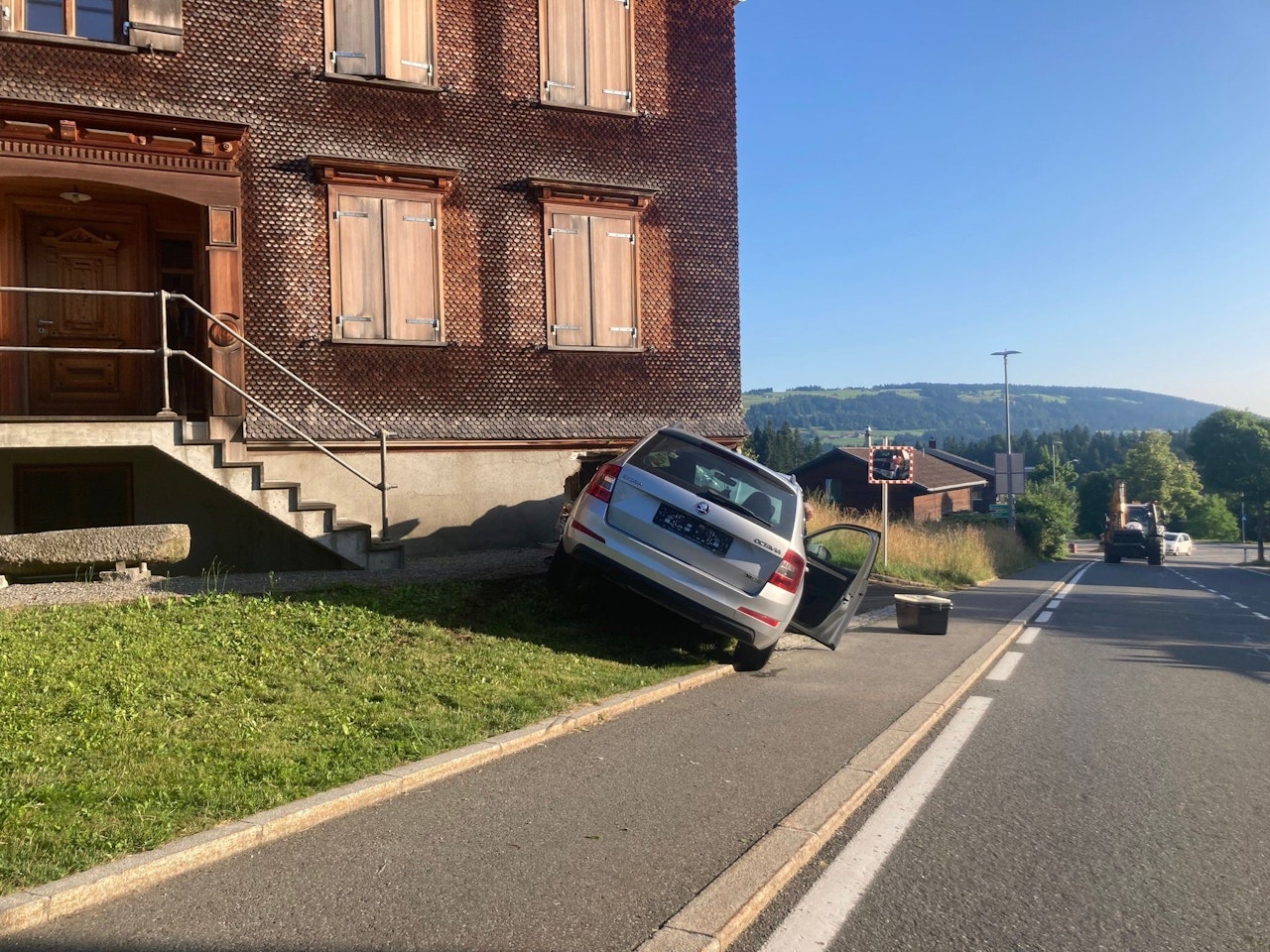 Heute.at - Lenker (28) kracht nach Nachtdienst in Hausmauer