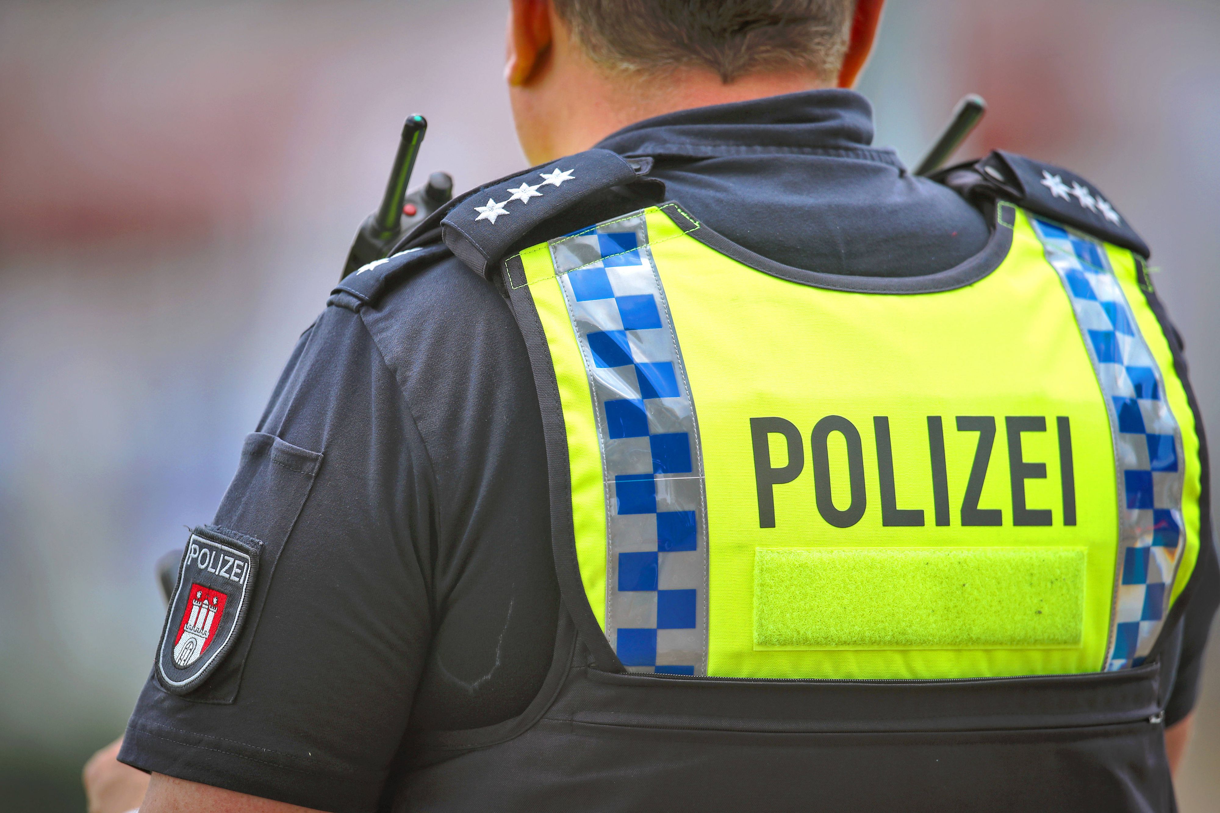 Die Polizei kontrolliert an der Grenze