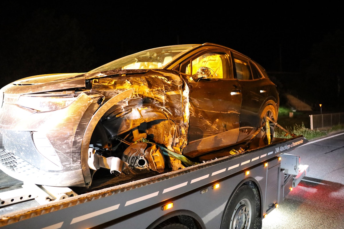 Schwerer Crash zwischen zwei PKW auf Innviertler Straße bei Krenglbach