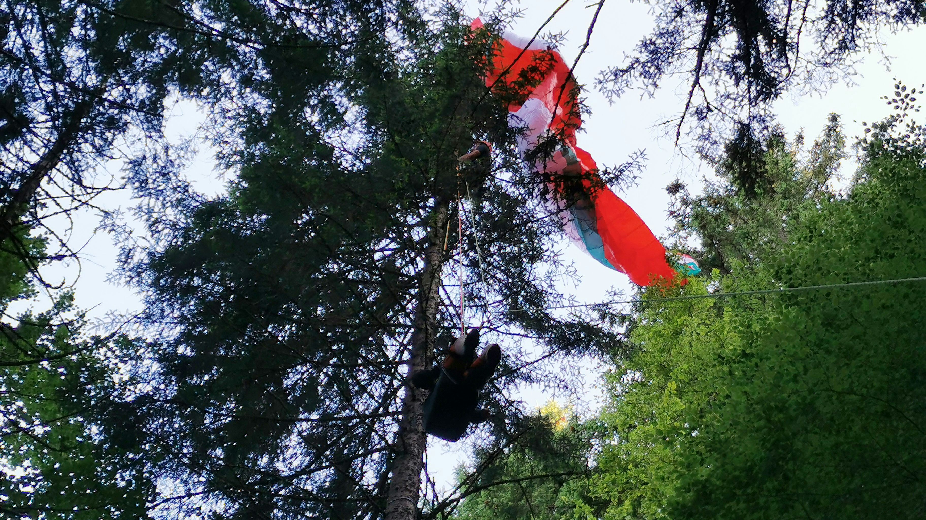 Bergung eines abgestürzten Paragleiters in Ellmau.