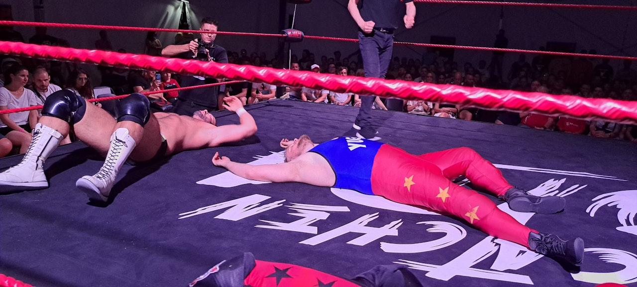 Heute.at - Skandal beim Prater Catchen – Yugo rettet die Show