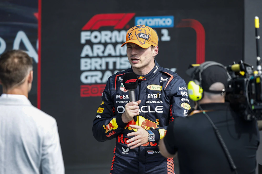 Weltmeister Max Verstappen ist mit einer verletzten Hand zur Silverstone-Pole gefahren. 