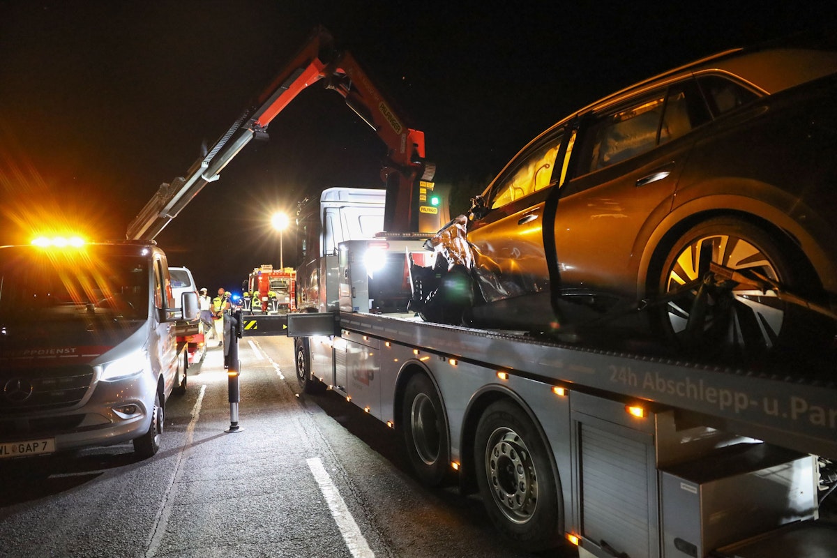 Schwerer Crash zwischen zwei PKW auf Innviertler Straße bei Krenglbach