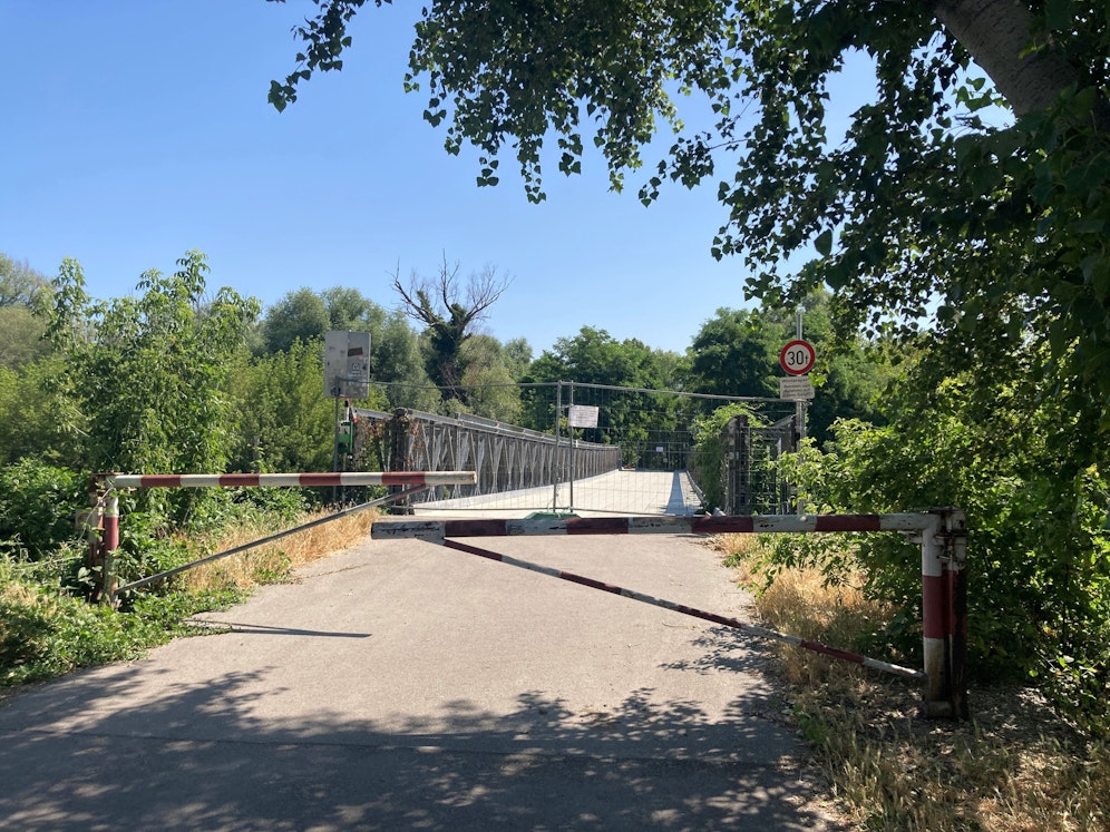 Die Magdeburg- oder Pionierbrücke, einer der Zugänge auf die bei Hundehaltern äußerst beliebte Pionierinsel, ist gesperrt.