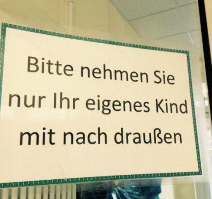 User posten massenhaft Bilder zu absurden Hinweis-Schildern.