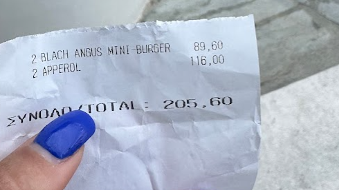 Zwei Mini-Burger und zwei Gläser Aperol kamen dem Paar über 200 Euro zu stehen.