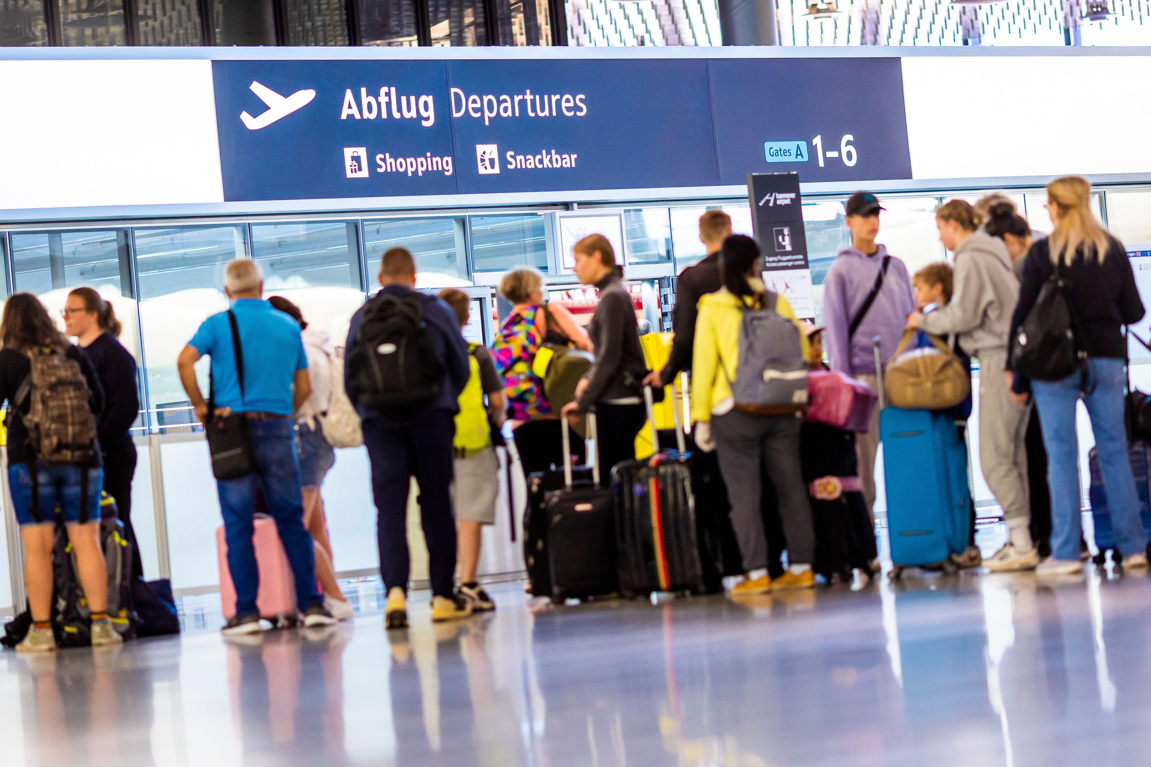 Reisende müssen kommende Woche in Italien mit Verspätungen oder Ausfällen im Flug- und Bahnverkehr rechnen. (Symbolbild)