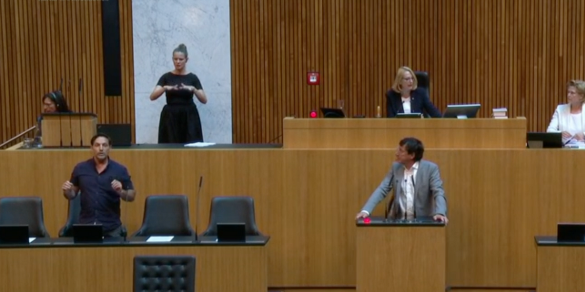 Eindringling enterte Regierungsbank