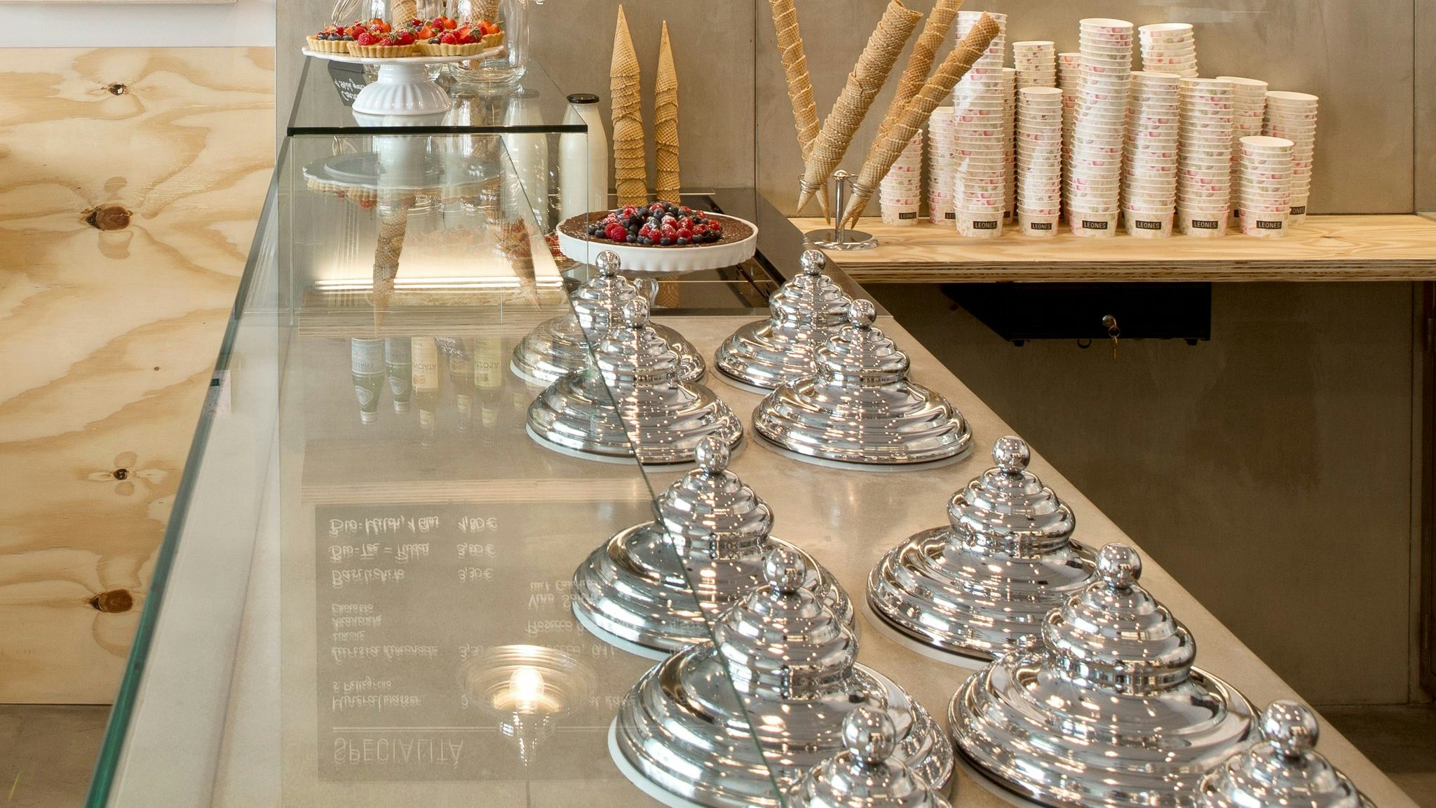 Unter Pozzetti ist das Eis perfekt gekühlt und bleibt geschützt vor Luft und Licht.