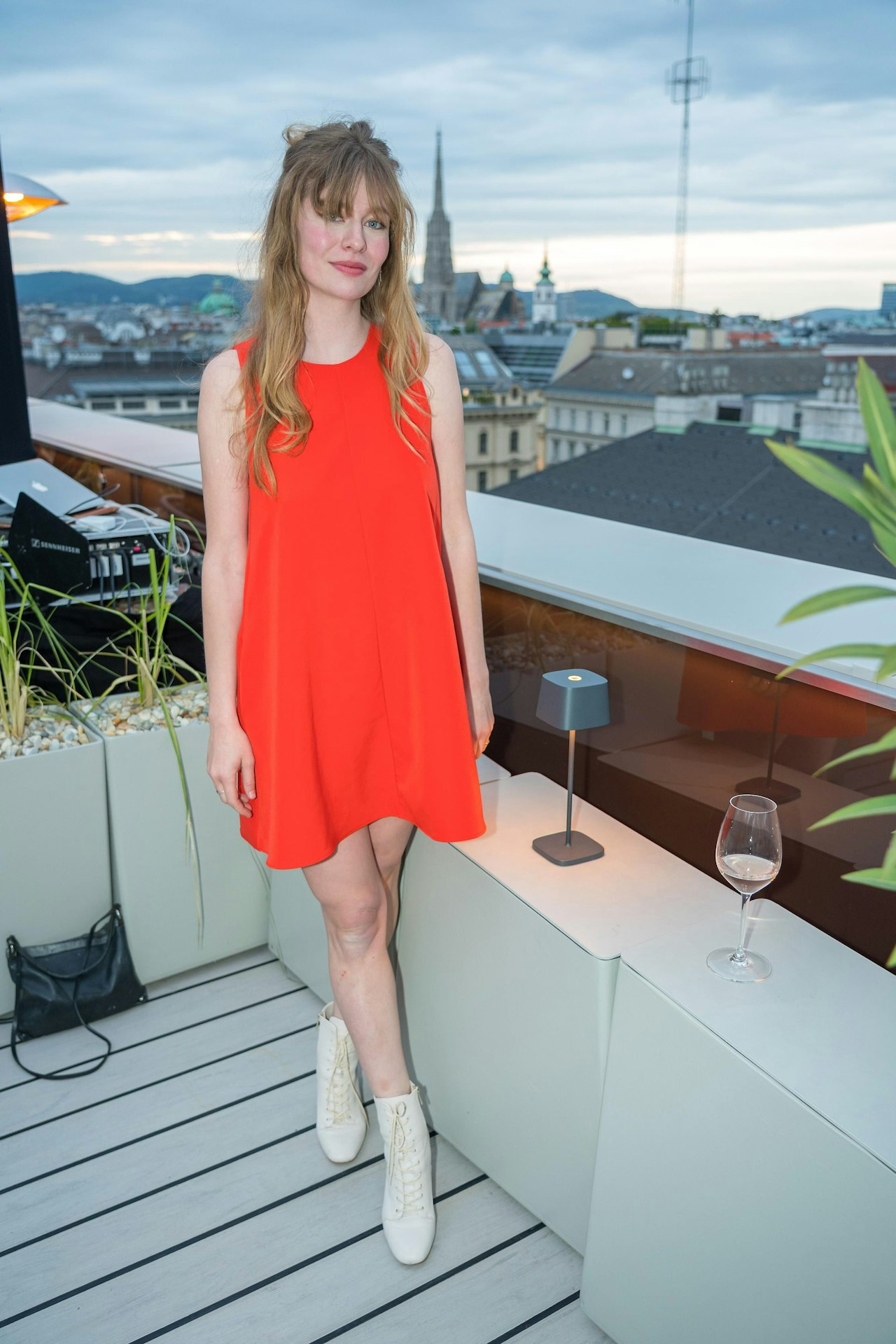 Für ihre neuen Hits singt Zoë wieder auf Französisch Stars Heute.at