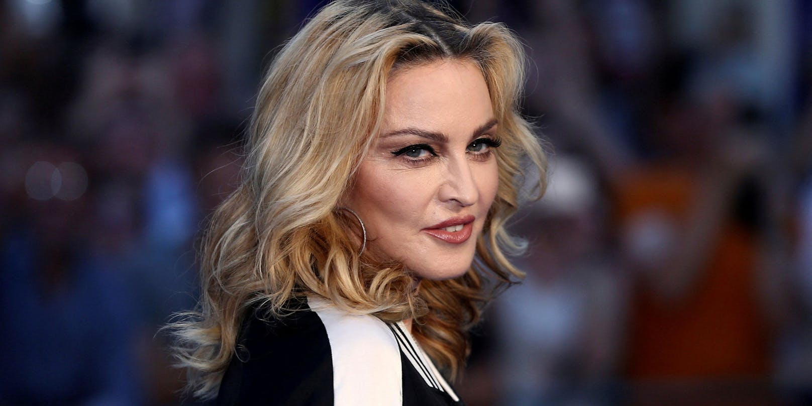 Madonna sorgt mit ihrer Outfitwahl wieder einmal für Schlagzeilen.