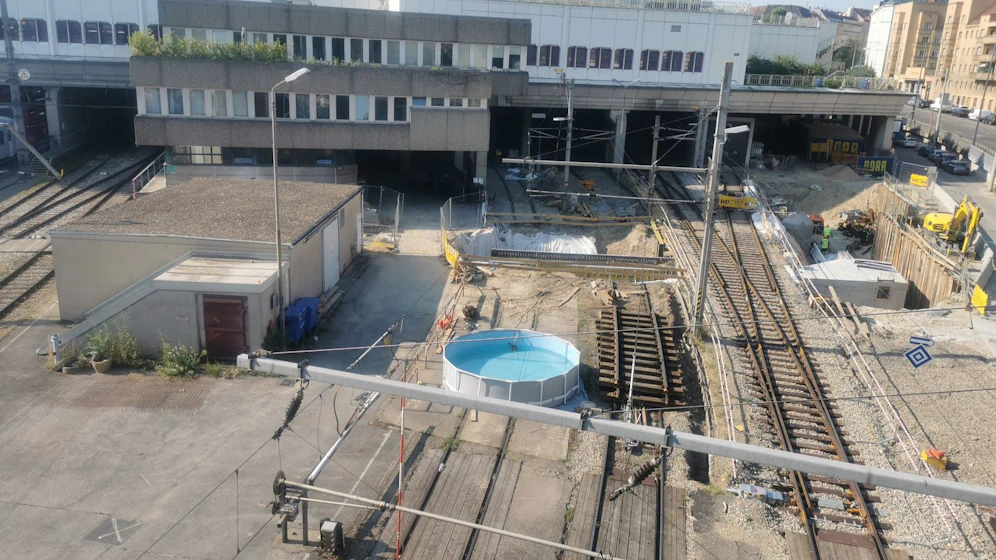 Raffael wurde ebenfalls auf den einzigartigen Pool aufmerksam.