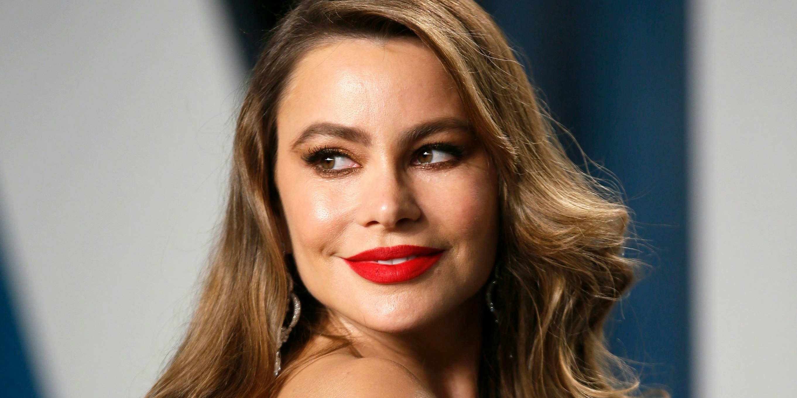 Sofia Vergara bedankt sich sehr nackt bei ihren Fans.