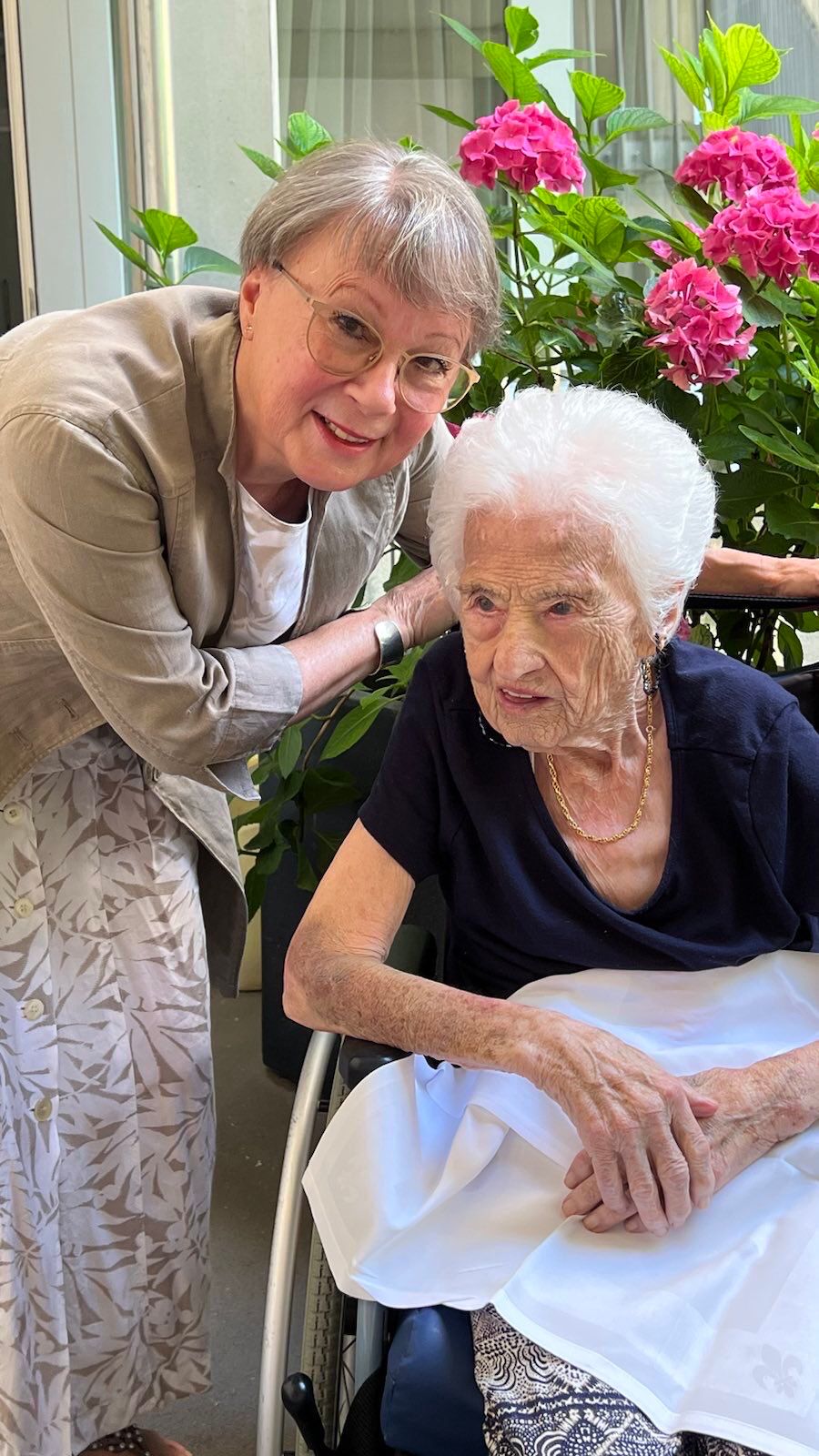 Emma feierte unlängst ihren 108. Geburtstag. Hier mit ihrer Nichte Renate.