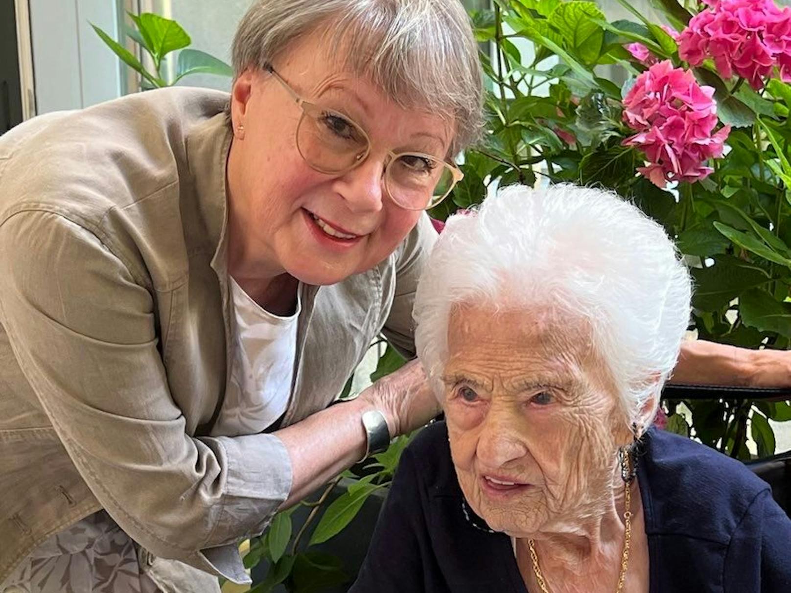 Emma feierte unlängst ihren 108. Geburtstag. Hier mit ihrer Nichte Renate.